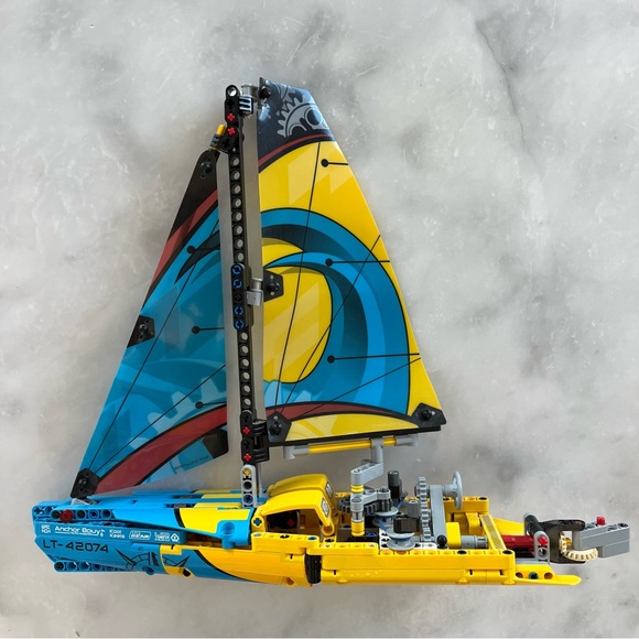 LEGO Technic Racing Yacht. 8-14 years - Picture 2 of 6